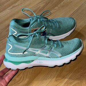 Asics size 10 NEW Women's sage blue Aqua Athletic Shoes gel nimbus 24